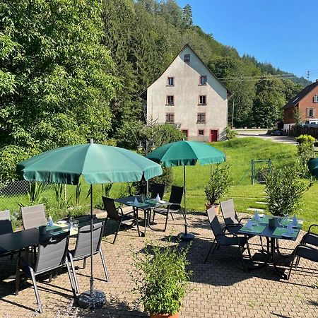 Hotel Gasthaus Zur Erle Simonswald Exterior foto