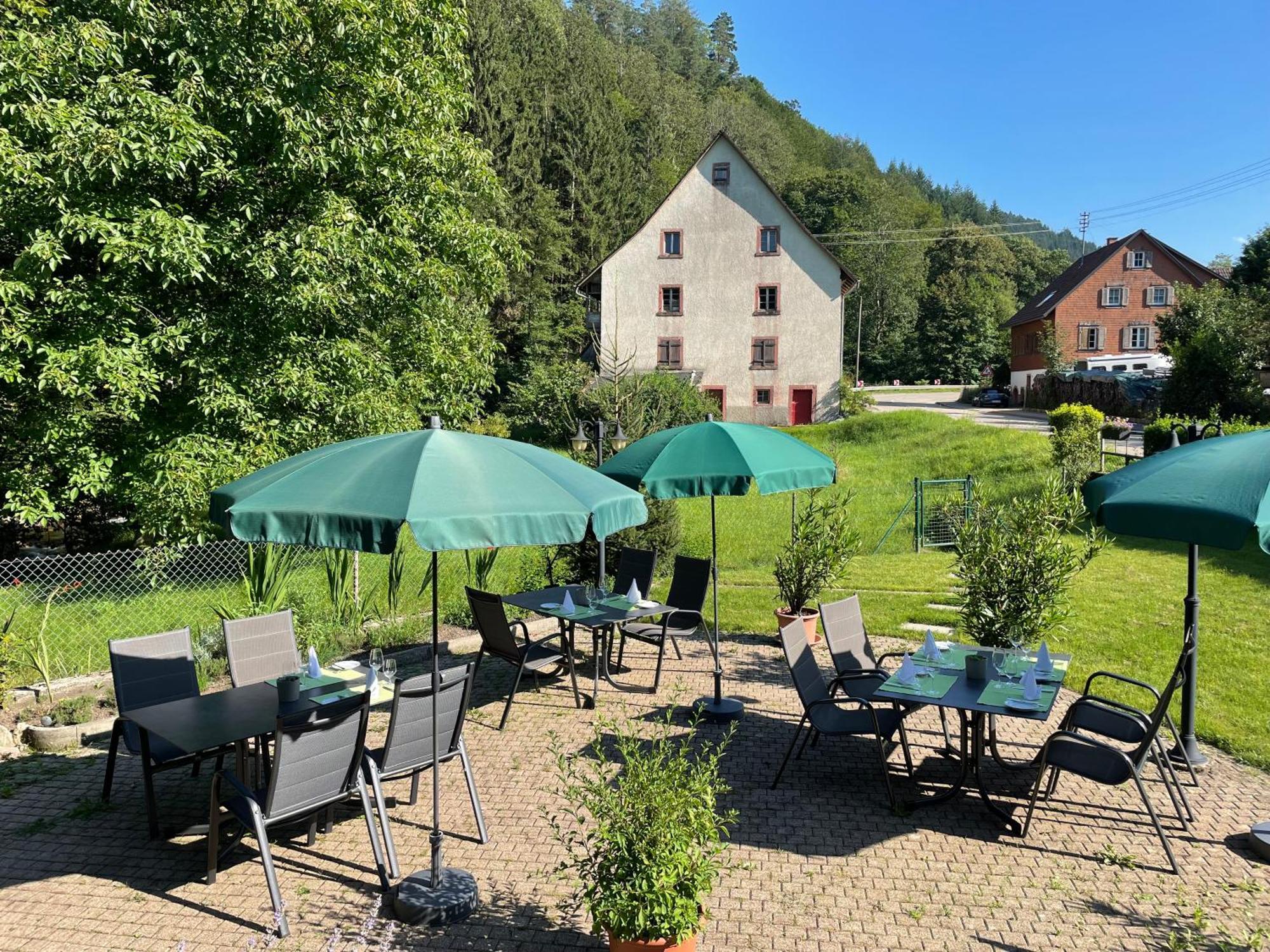 Hotel Gasthaus Zur Erle Simonswald Exterior foto